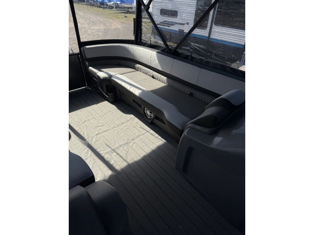 2023 Legend V-series Aqua Tower Sport Pro W/ Full Enclosure, 115 Exlpt 4s Merc