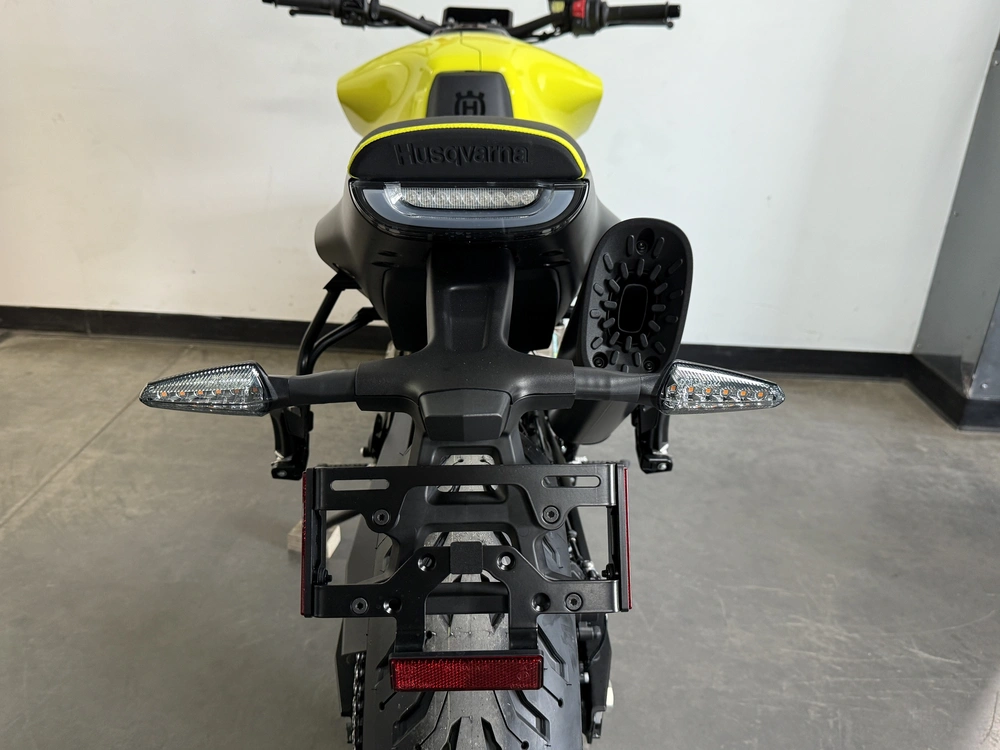 2025 Husqvarna Vitpilen 801 *2.99% Sur 60 Mois alt