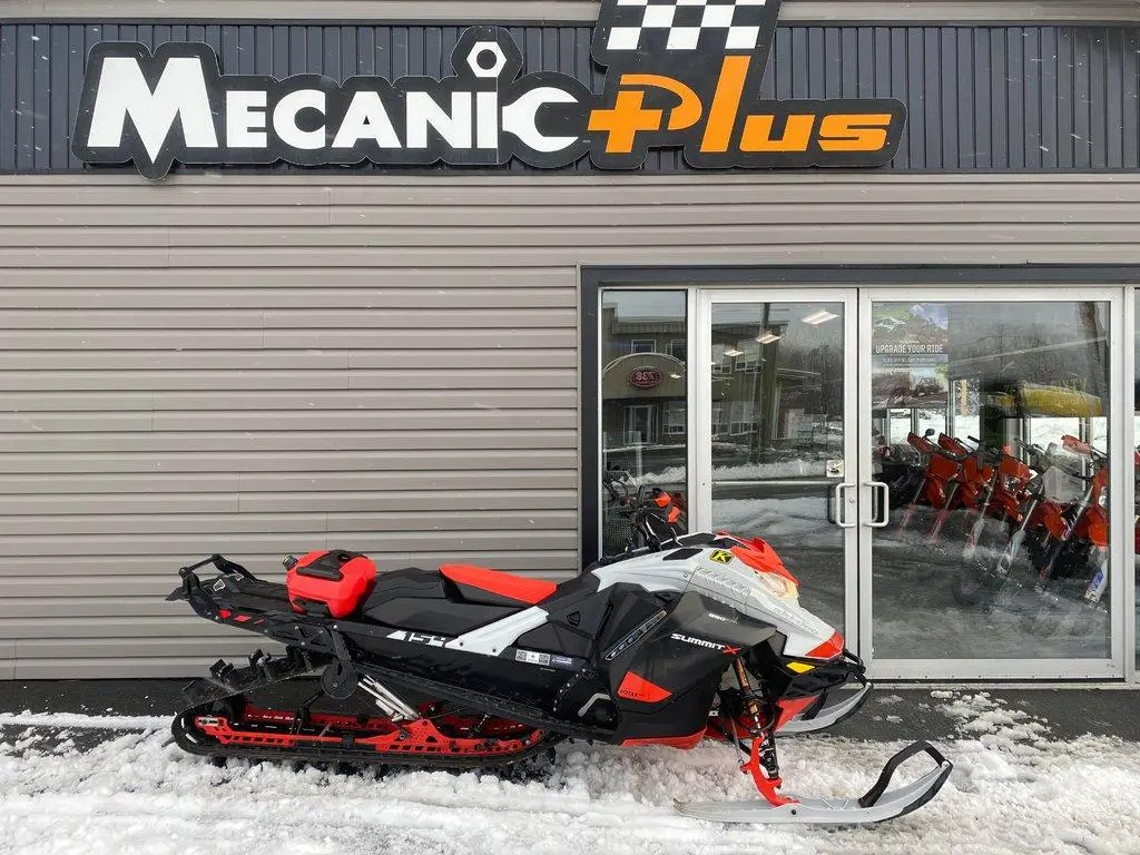 Ski-Doo SUMMIT 2021