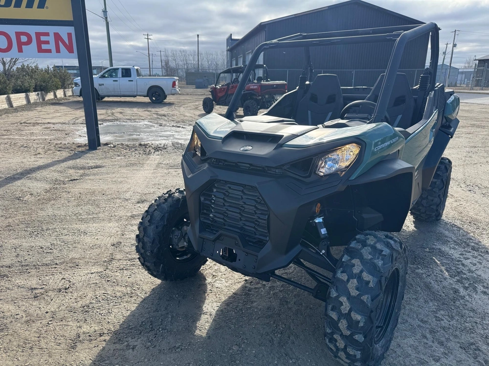 2025 Can-am Commander 700 Dps alt