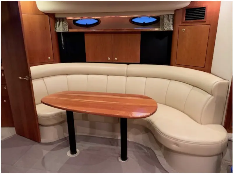 Cruisers Yachts 3870 2002