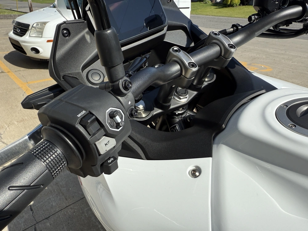 2025 Honda Transalp alt