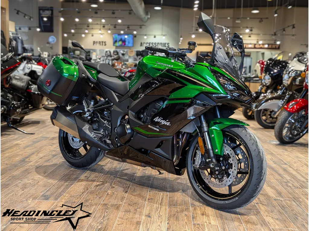 2025 Kawasaki Ninja 1100SX SE // Emerald Blazed Green/Metallic Diablo Black w/ Colour-Matched Hard Saddlebags