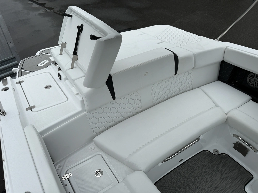 2025 Four Winns H2 Mercruiser 6.2l alt