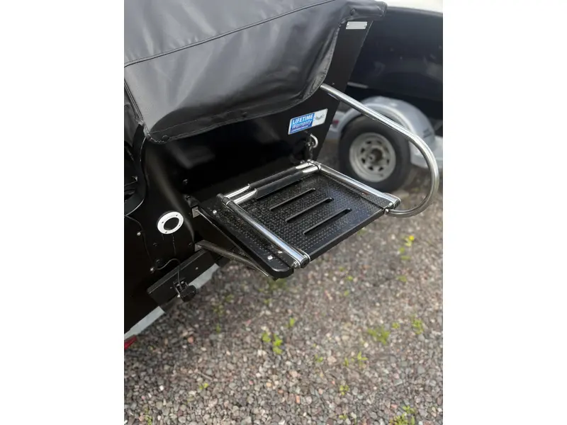 Legend X18 w/ 90 ELPT 4S Merc, galv trailer & bow to stern cover 2024