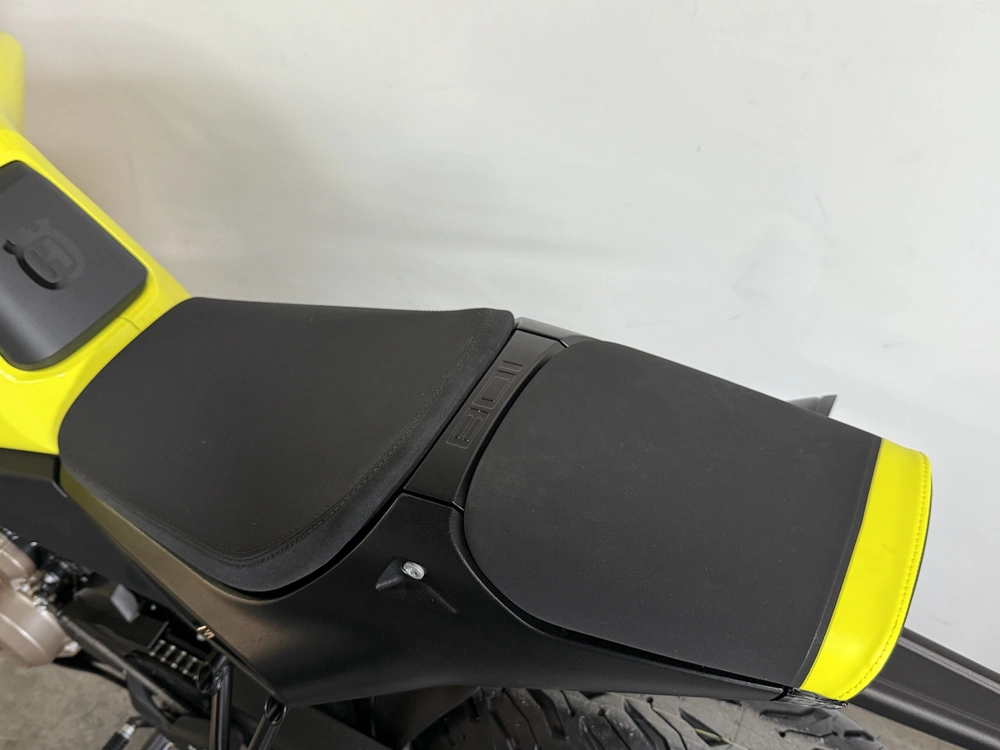 2025 Husqvarna Vitpilen 801 *2.99% Sur 60 Mois alt