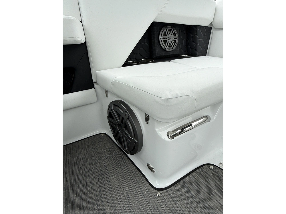 2025 Four Winns H2 Mercruiser 6.2l alt