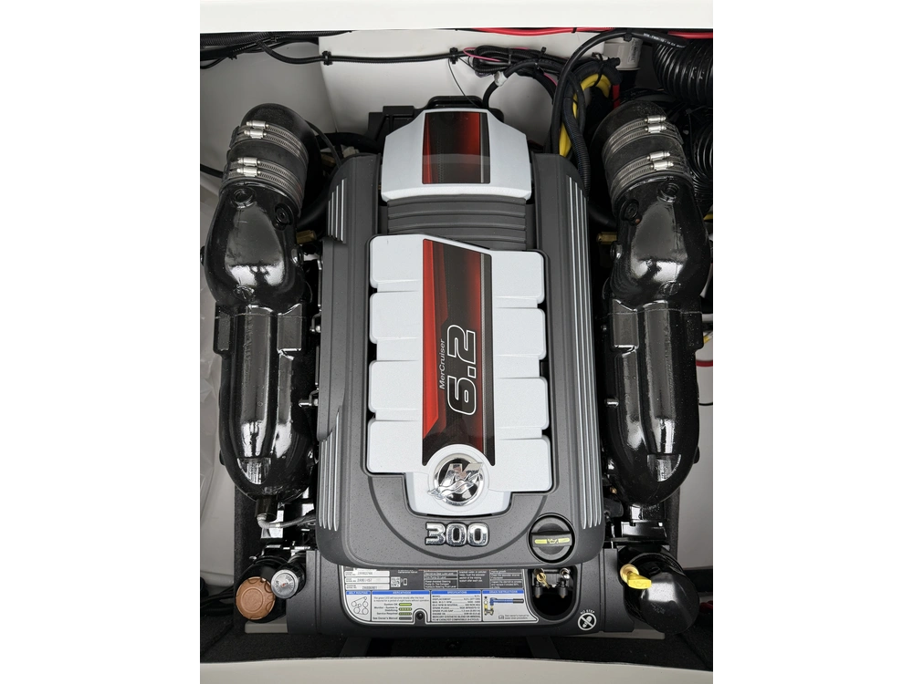 2025 Four Winns H2 Mercruiser 6.2l alt