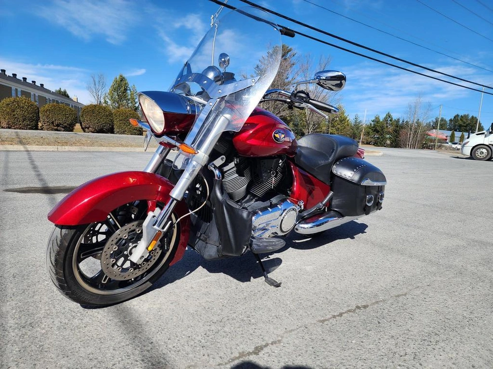 Victory Motorcycles Cross Road 1700 2011 alt