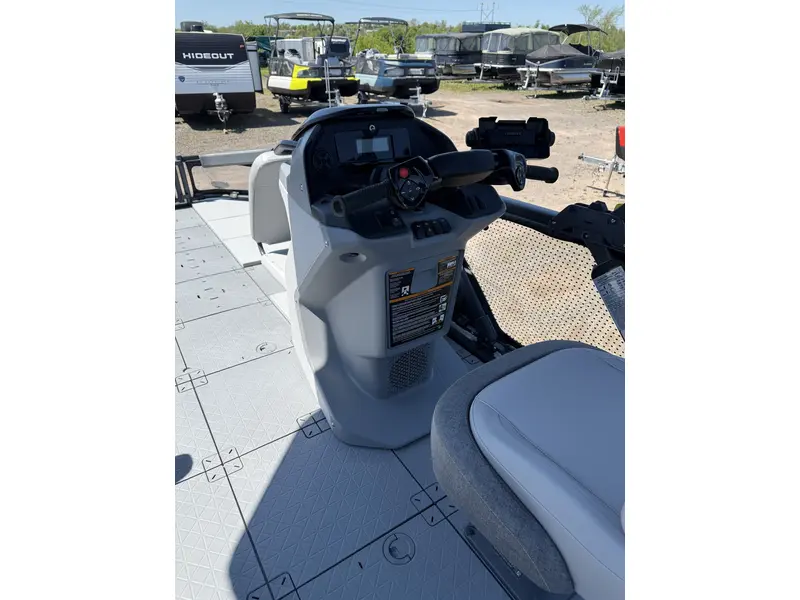 Sea-Doo Switch® Sport 21 - 230 hp W/ Galvanized Trailer 2024
