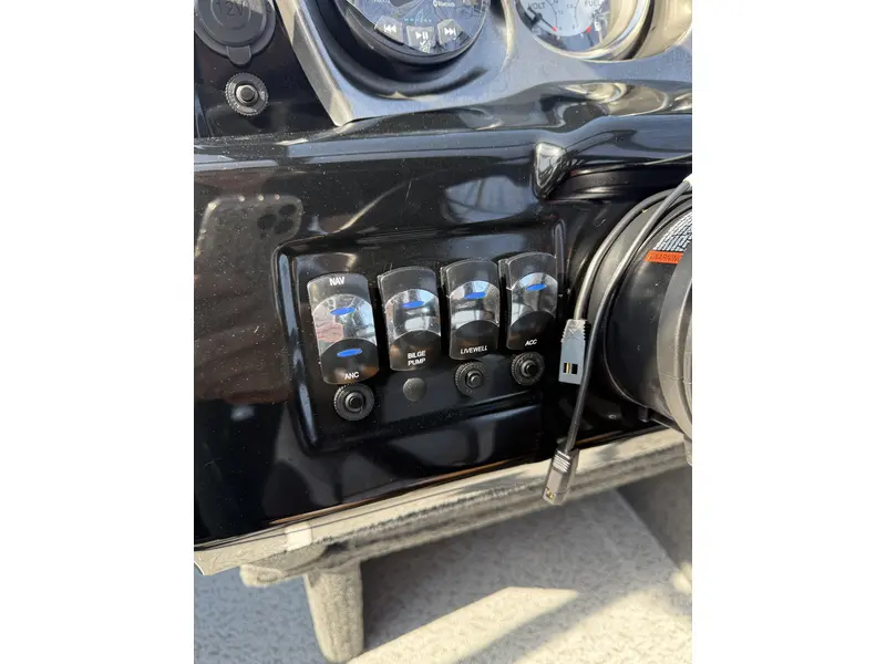 Legend X18 w/ 90 ELPT 4S Merc, galv trailer & bow to stern cover 2024