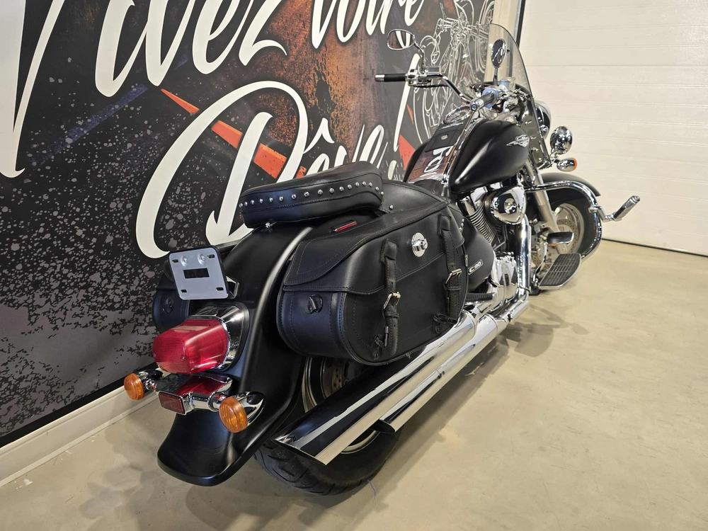 Suzuki Boulevard C90t 2005 alt