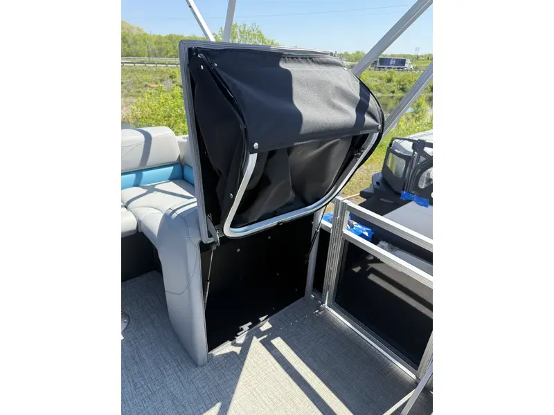 Legend LE 17 RS W/ 25 ELPT 4S Merc & Mooring cover 2025