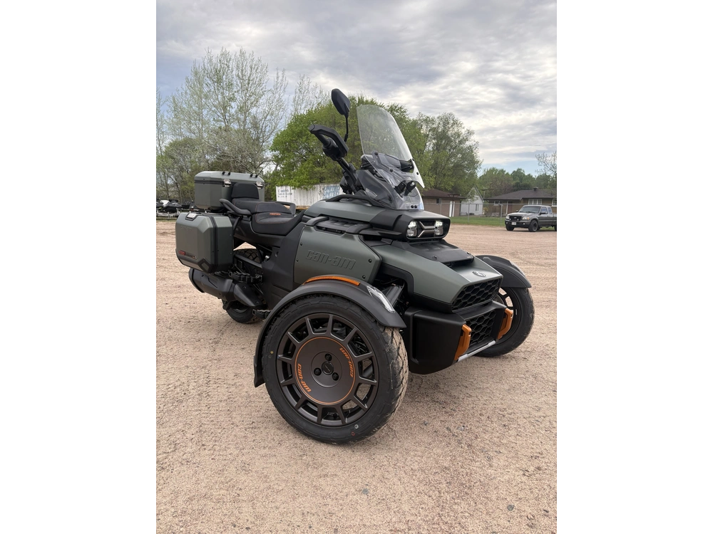 2025 Can-am Canyon alt