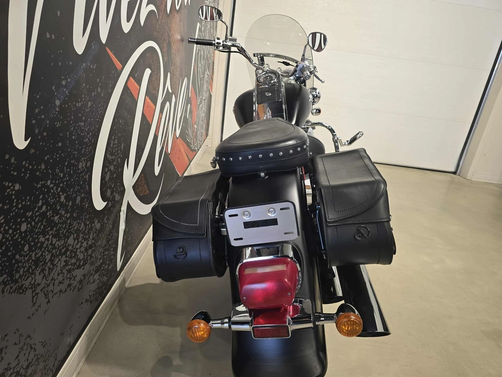 Suzuki Boulevard C90t 2005 alt