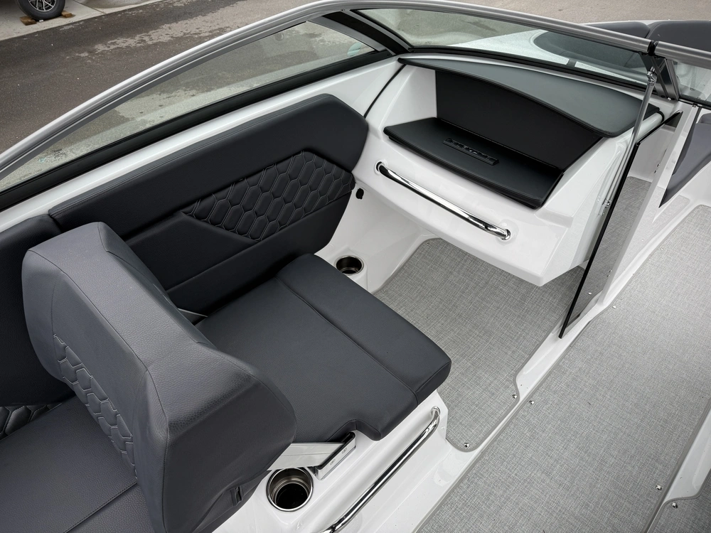 2025 Four Winns H1 Mercruiser 4.5l alt