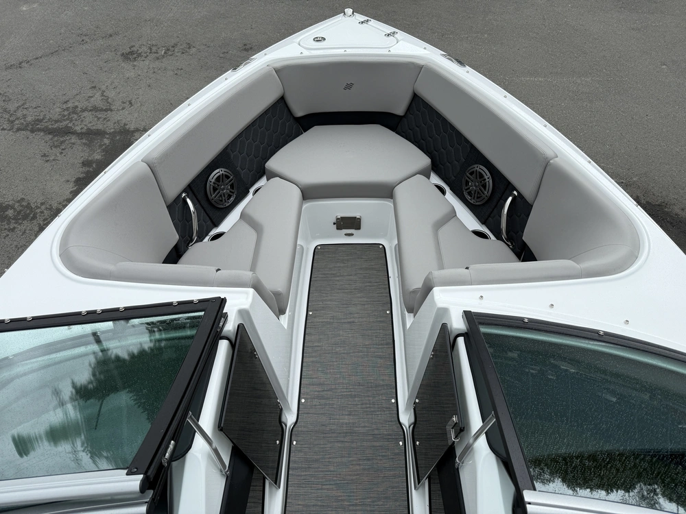 2025 Four Winns H2 Mercruiser 6.2l alt