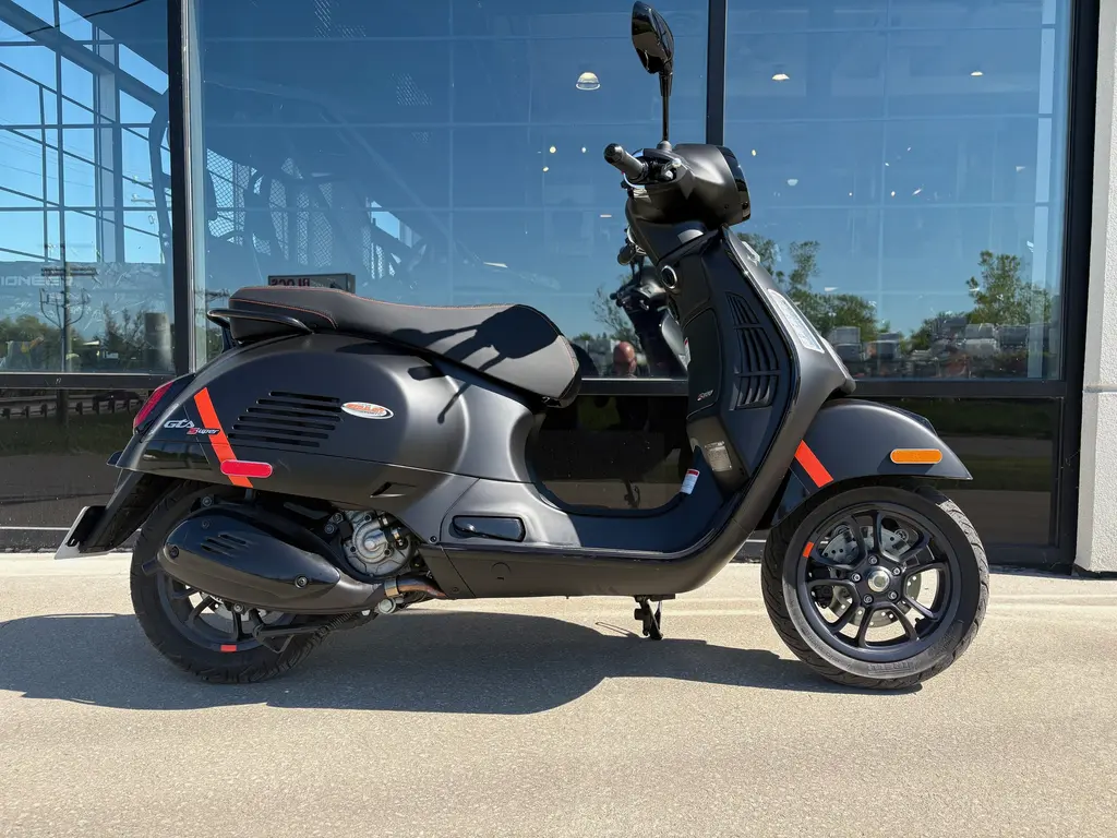 Vespa GTS 300 Super Sport 2023 - 390 KM