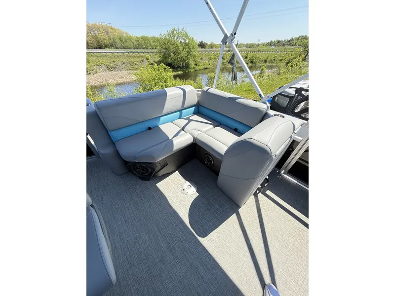 Legend LE 17 RS W/ 25 ELPT 4S Merc & Mooring cover 2025