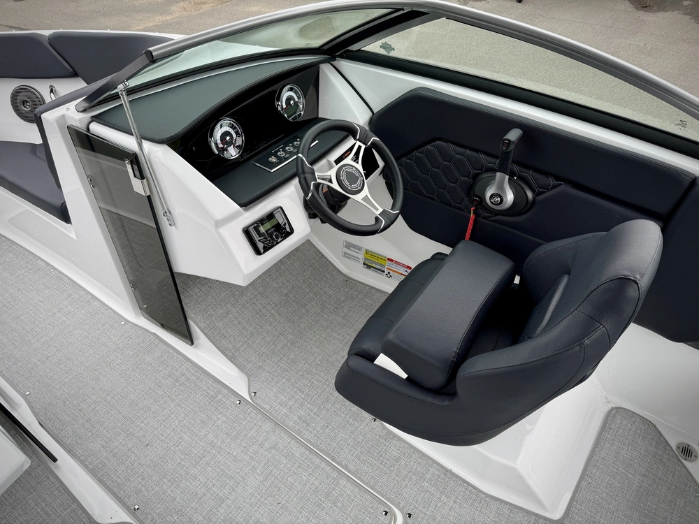 2025 Four Winns H1 Mercruiser 4.5l alt