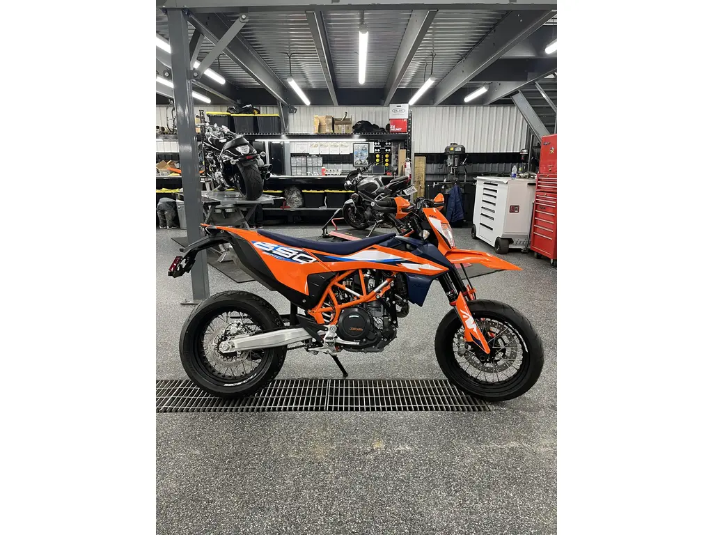 2024 KTM 690 SMC R 