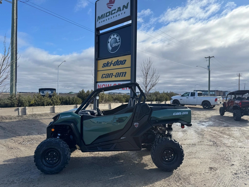 2025 Can-am Commander 700 Dps alt