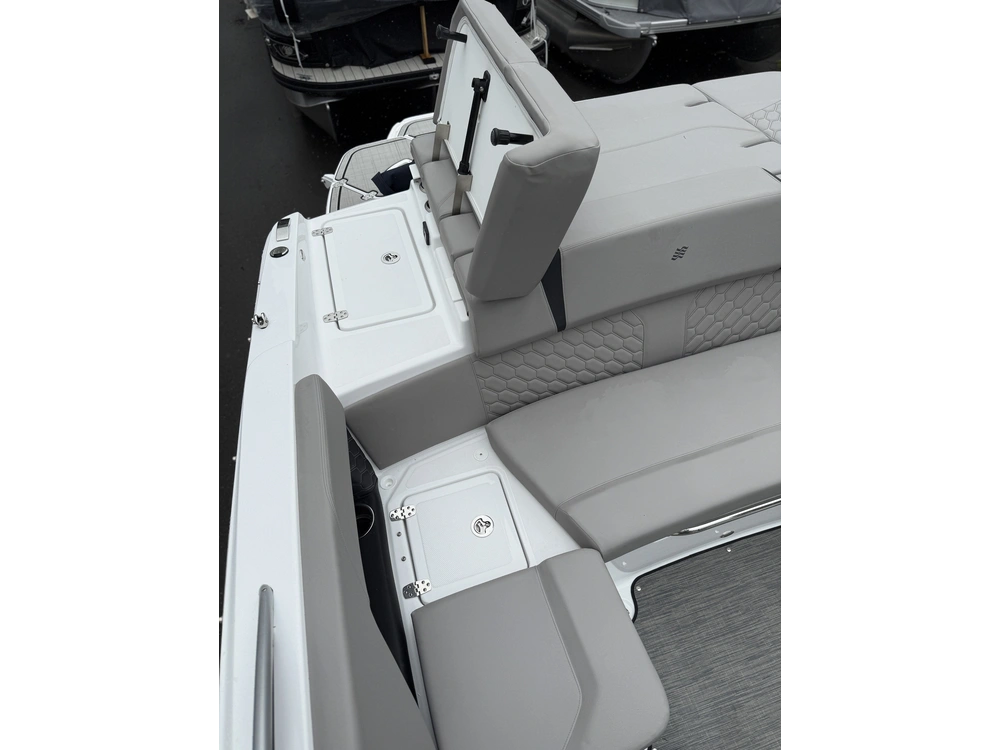 2025 Four Winns H2 Mercruiser 6.2l alt