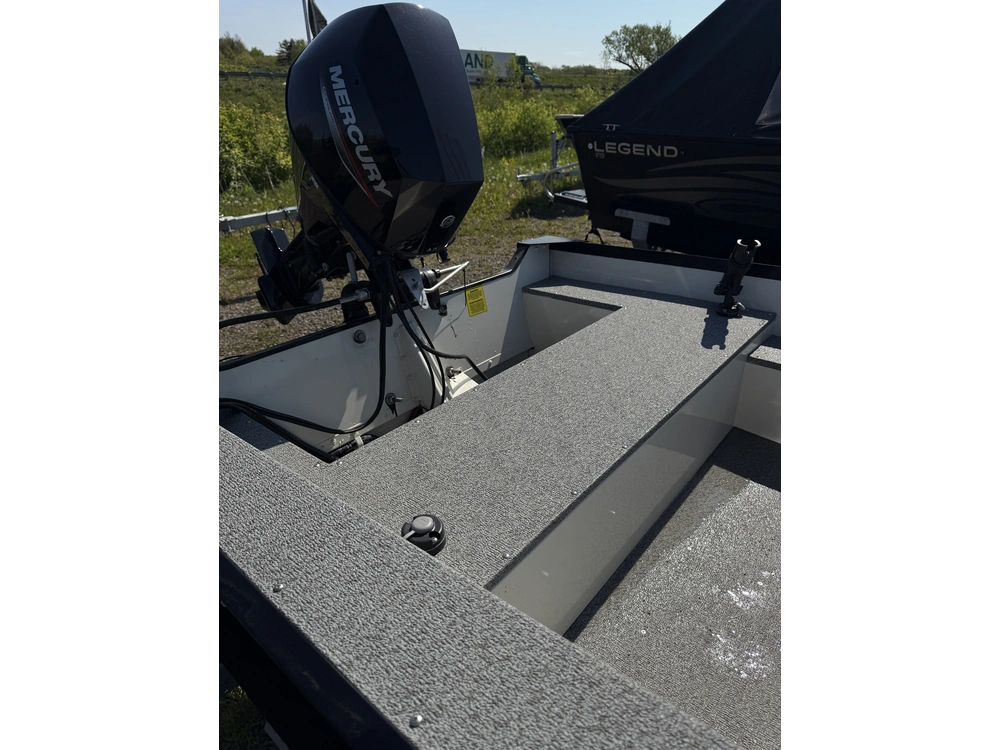 2025 Legend 16 Prosport Sc W/ 25 Elpt 4s Merc & Mooring Cover