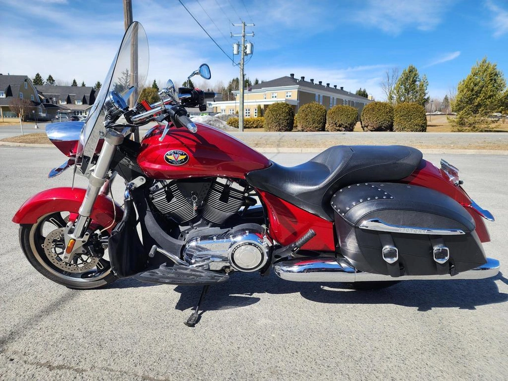 Victory Motorcycles Cross Road 1700 2011 alt