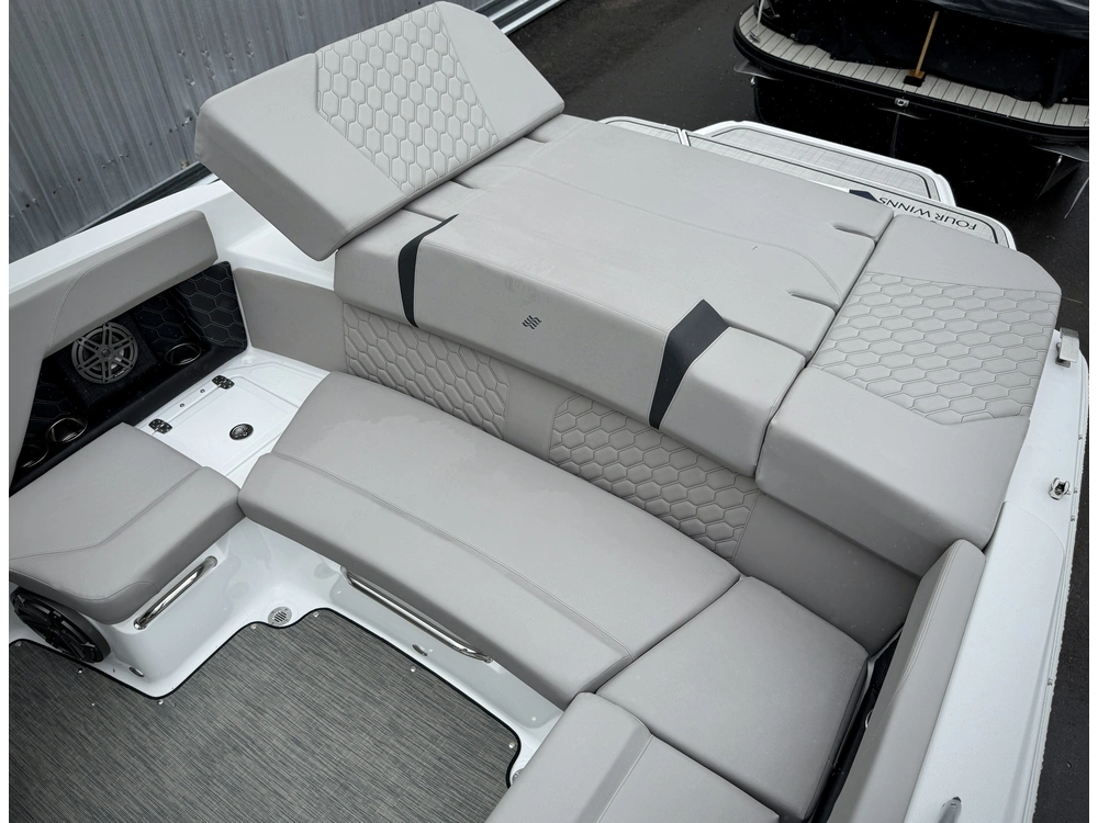 2025 Four Winns H2 Mercruiser 6.2l alt