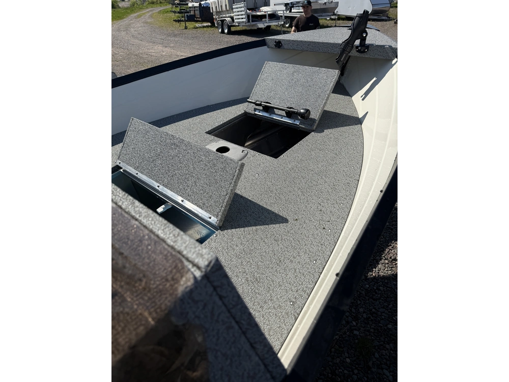 2025 Legend 16 Prosport Sc W/ 25 Elpt 4s Merc & Mooring Cover