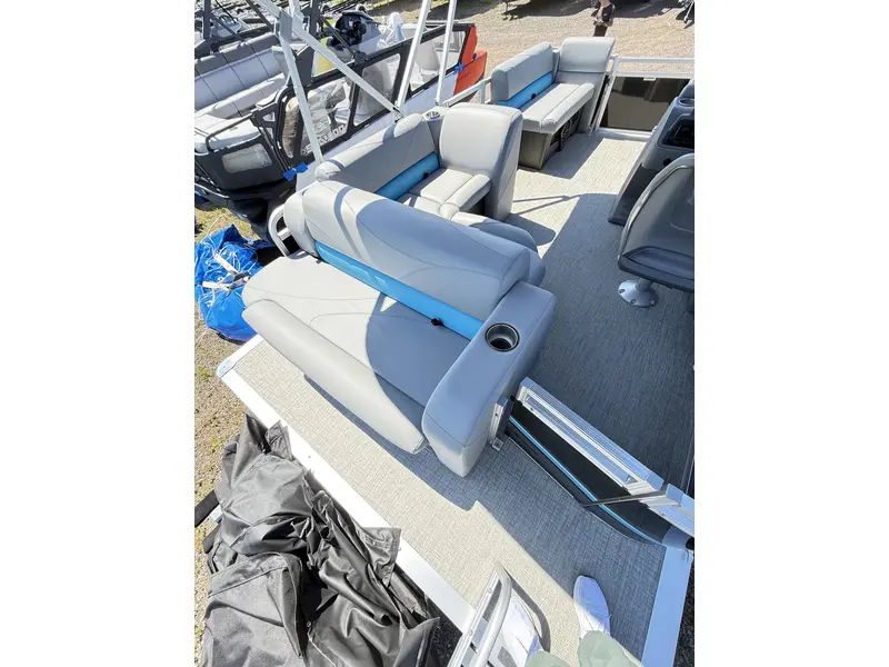 Legend LE 17 RS W/ 25 ELPT 4S Merc & Mooring cover 2025