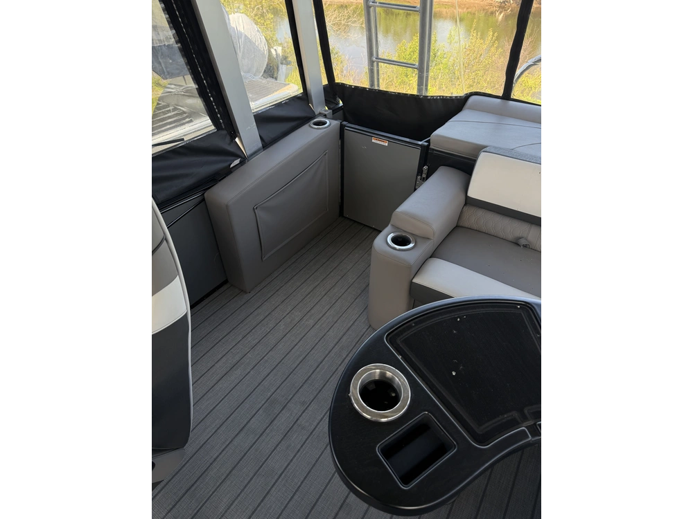 2023 Legend V-series Aqua Tower Sport Pro W/ Full Enclosure, 115 Exlpt 4s Merc