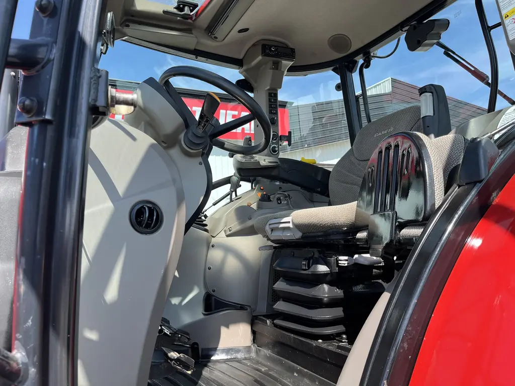 Case IH Farmall 105U 2016
