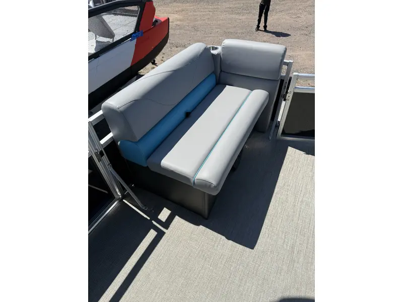 Legend LE 17 RS W/ 25 ELPT 4S Merc & Mooring cover 2025