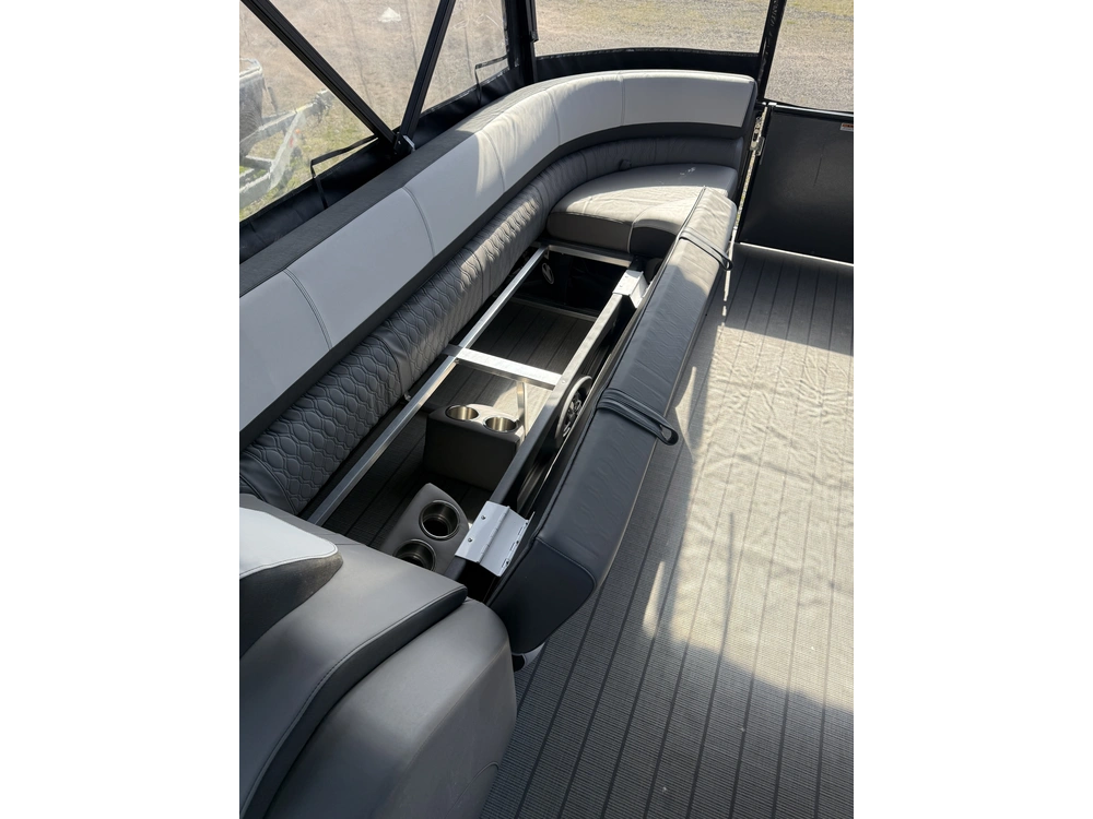 2023 Legend V-series Aqua Tower Sport Pro W/ Full Enclosure, 115 Exlpt 4s Merc