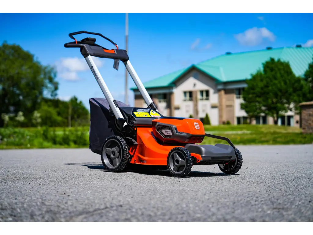 Husqvarna LE 322R 2024