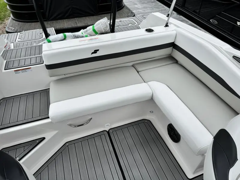 2023 Starcraft SVX 210 OB