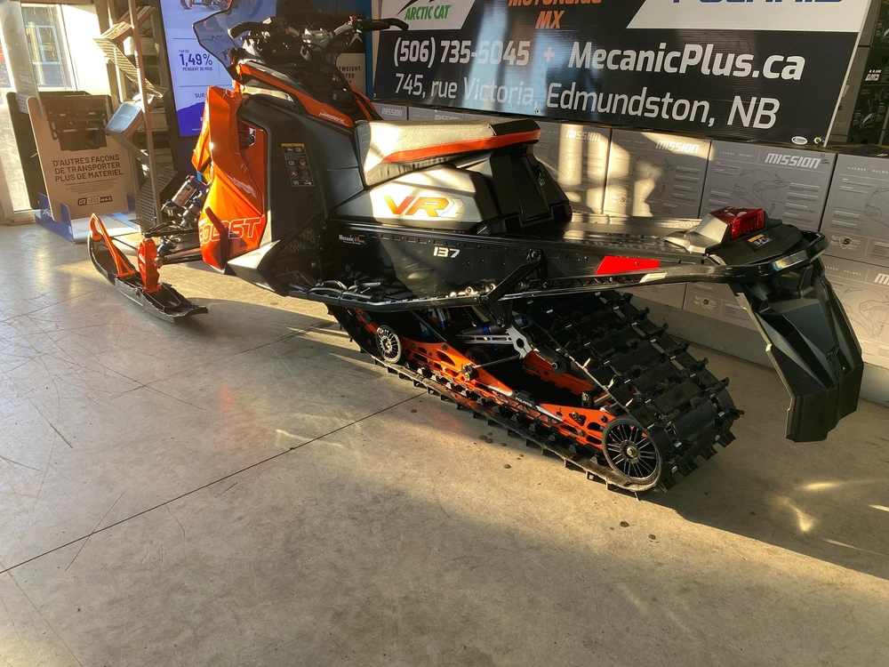 2024 Polaris Boost Indy Vr1 137 Es alt