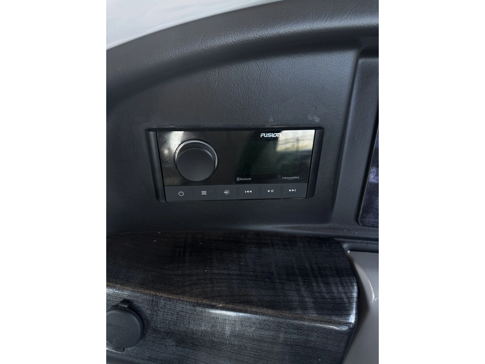 2023 Legend V-series Aqua Tower Sport Pro W/ Full Enclosure, 115 Exlpt 4s Merc