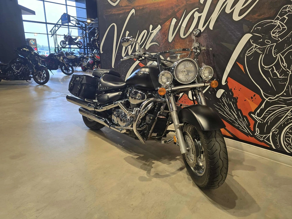 Suzuki Boulevard C90t 2005 alt