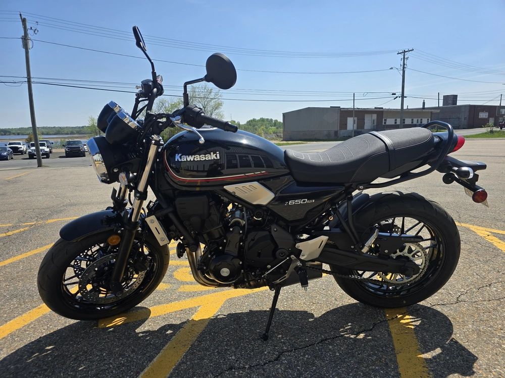 2023 Kawasaki Z650rs alt