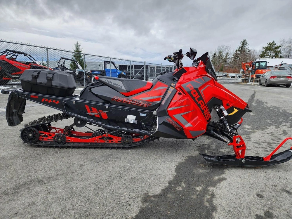 Polaris 800 Switchback Assault 144 2020 alt