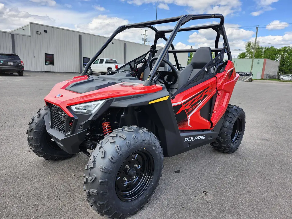2025 Polaris RZR 200 EFI