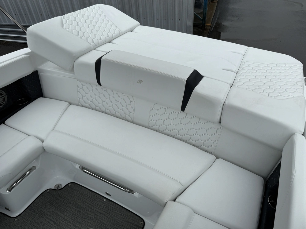 2025 Four Winns H2 Mercruiser 6.2l alt