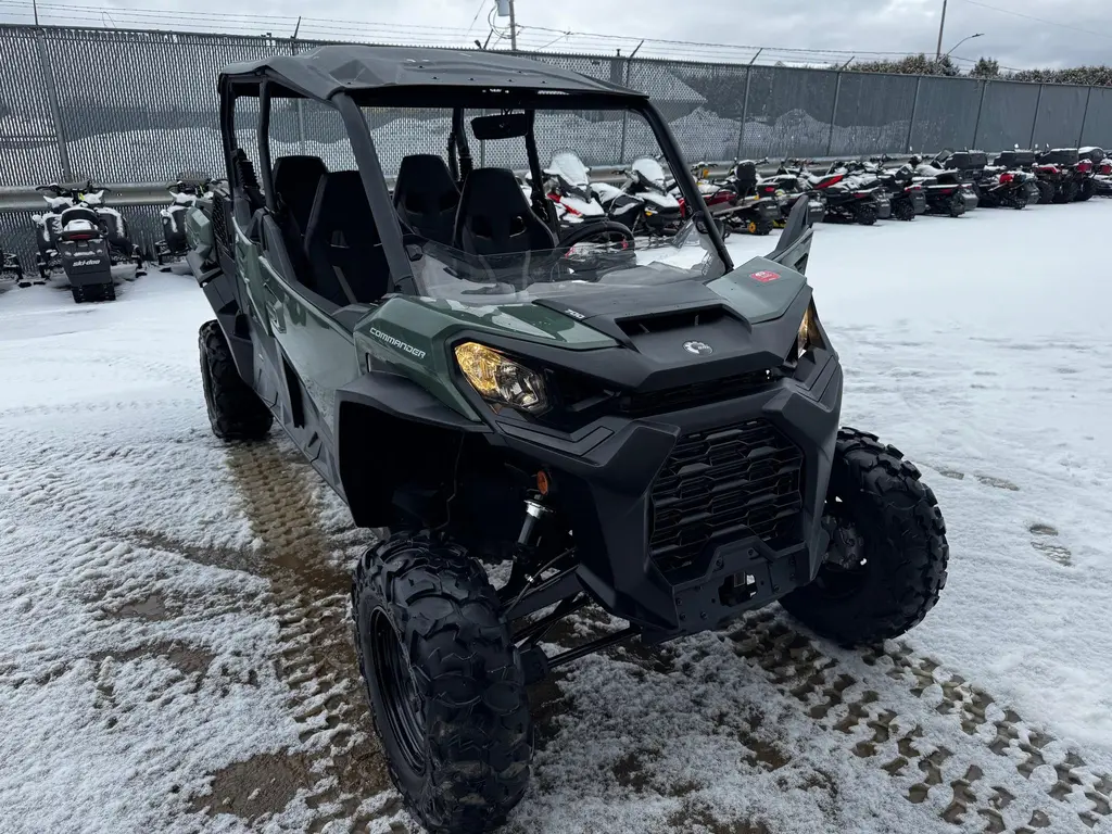 2025 Can-Am COMMANDER MAX DPS 700