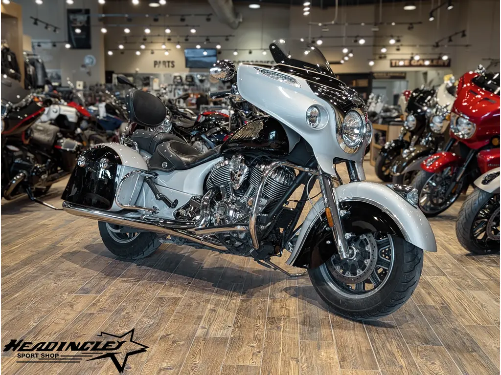 2016 Indian Motorcycle Chieftain // Star Silver and Thunder Black