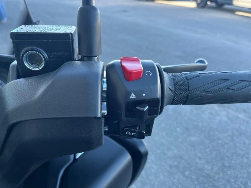 2024 Suzuki Burgman 400 alt