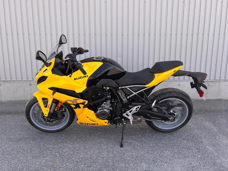 2025 Suzuki Gsx-8r alt