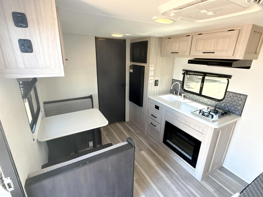 2025 Avenir Avenir A17rb alt